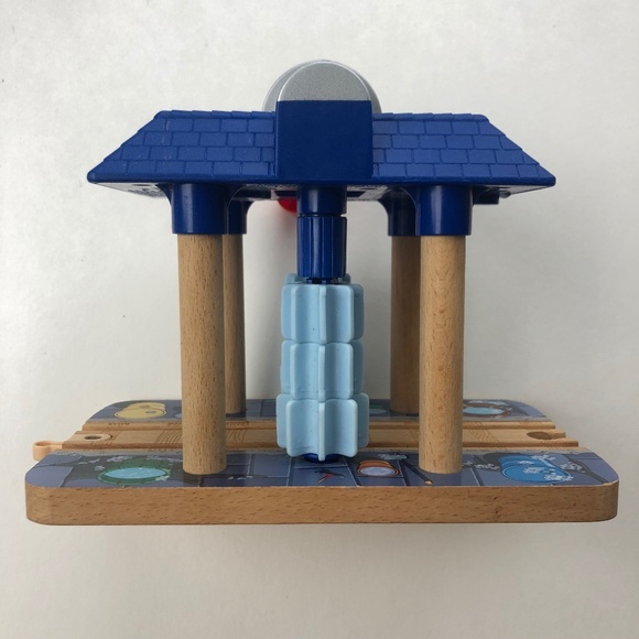 Thomas and Friends Wooden Railway Sodor Engine Wash Roll n’ Whistle Connor - Picture 5 of 16